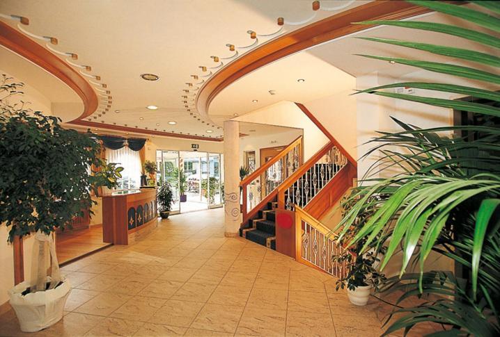 Hotel Maria Theresia シランドロ エクステリア 写真