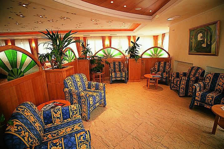 Hotel Maria Theresia シランドロ エクステリア 写真