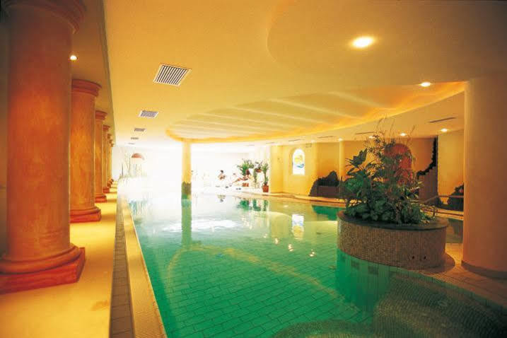 Hotel Maria Theresia シランドロ エクステリア 写真